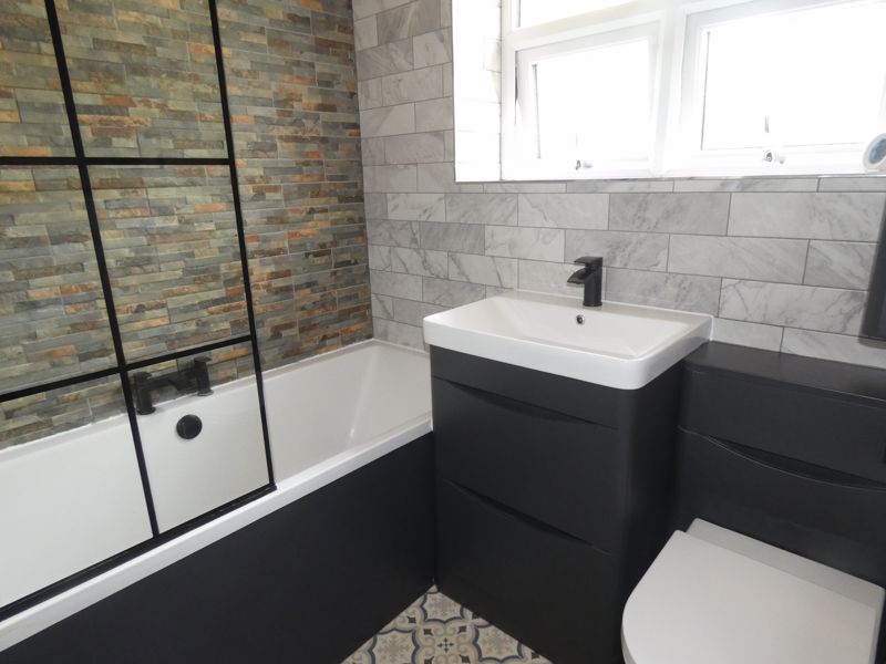 Family Bathroom- click for photo gallery